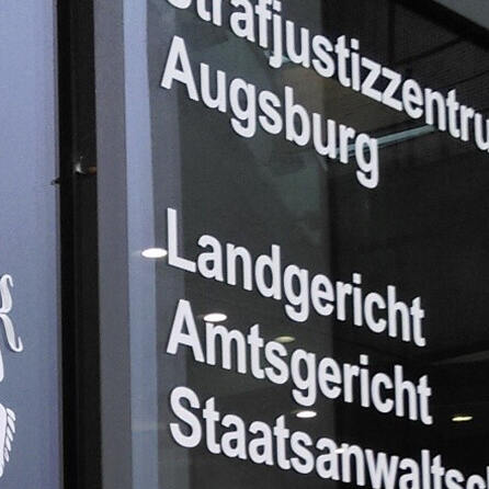 Lehrerin wegen des Verdachts der Körperverletzung in Augsburg vor Gericht