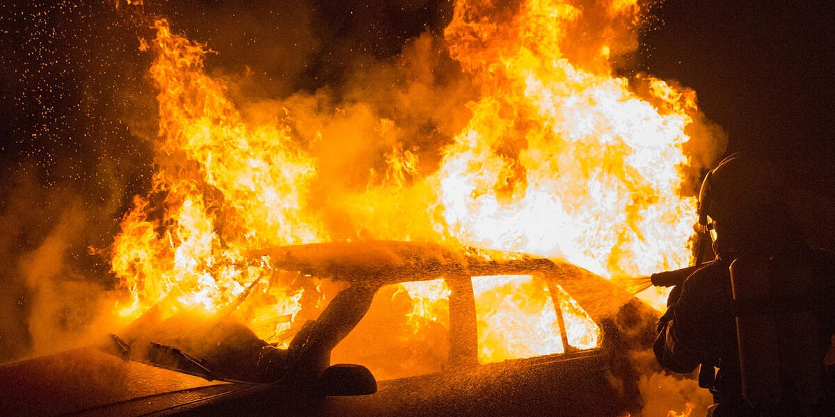 Mehrere Autobrände in Augsburg Lechhausen wohl kein Zufall - Ermittlungen laufen