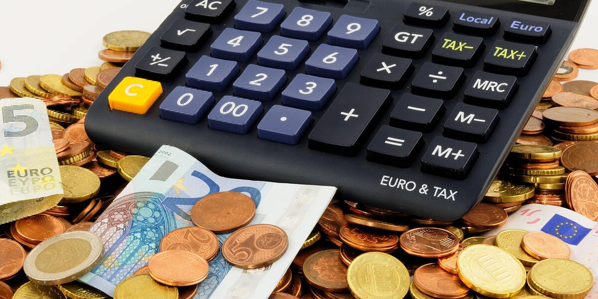 Bezirk Schwaben geht das Geld aus - es steht ein Rekorddefizit ins Haus