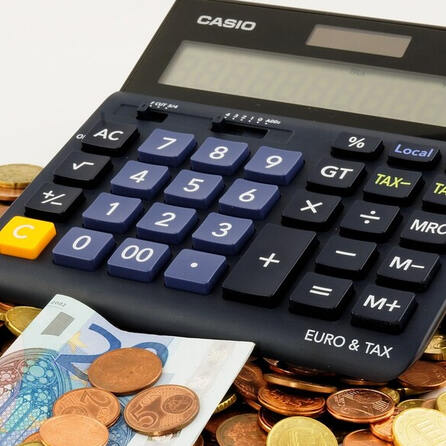 Bezirk Schwaben geht das Geld aus - es steht ein Rekorddefizit ins Haus