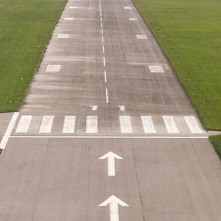 Stau rund um den Allgäu-Airport: Hilft eine eigene Autobahnausfahrt?