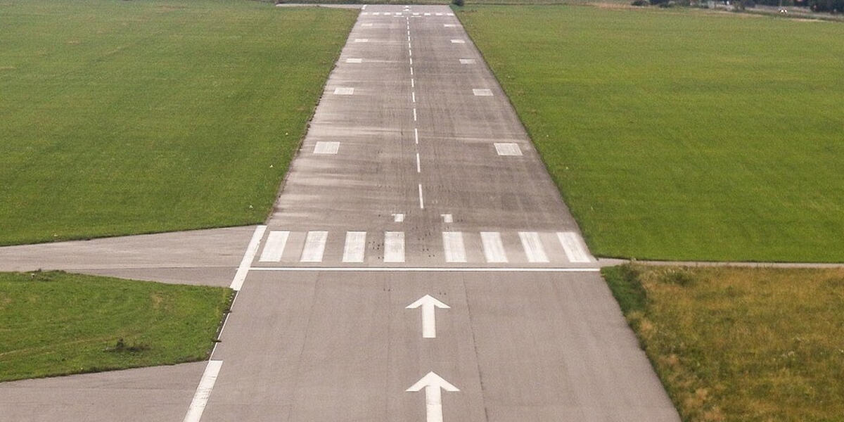 Stau rund um den Allgäu-Airport: Hilft eine eigene Autobahnausfahrt?
