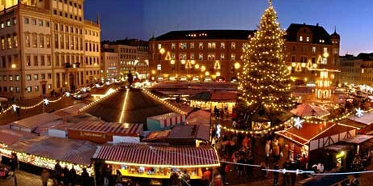 Augsburgs Groß-Christbaum darf bis Anfang März stehenbleiben