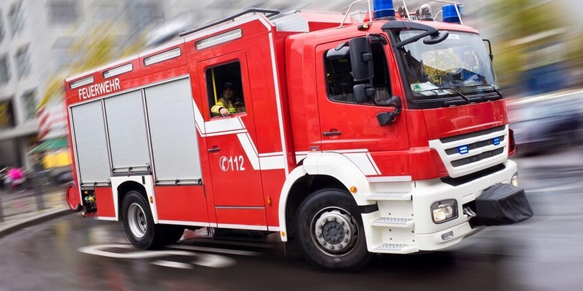 Alter Hof in Königsbrunn brennt komplett nieder - Bewohner verlieren alles