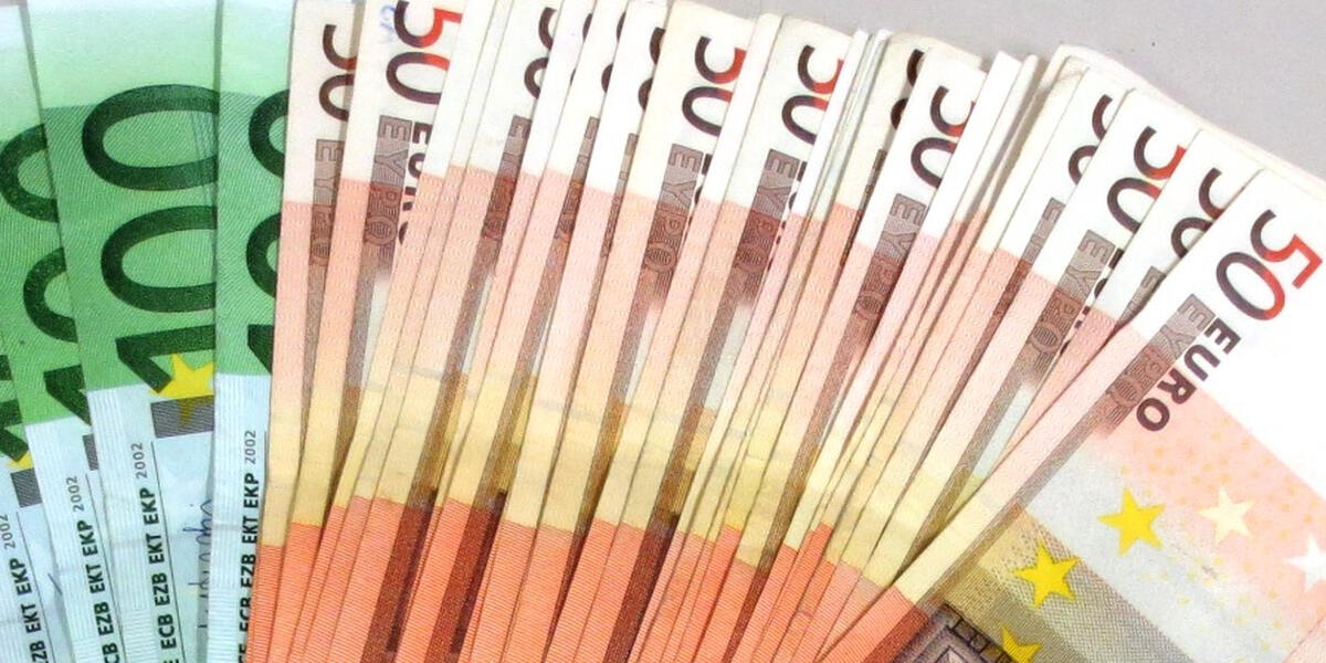 Polizei findet Geldbeutel: Gastronom bekommt 8000€ zurück