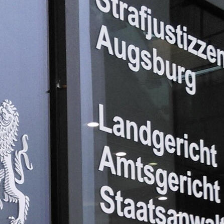 Augsburger hört Stimmen im Kopf und tötet Vater - Prozessstart heute am Landgericht 