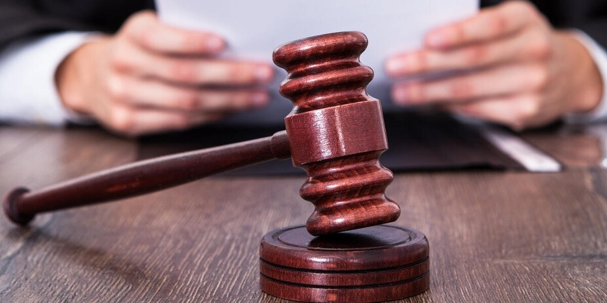 Hohe Geldstrafe für Augsburger Zahnarzt - Gericht verurteilte ihn wegen gewerbsmäßigen Schmuggel