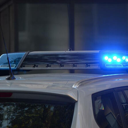 46-Jähriger bedroht in Augsburg in einer Straßenbahn Jugendlichen mit Messer