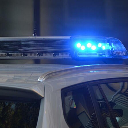 Hoher Sachschaden: Unbekannte stehlen in Friedberg Räder von Audi RS 7