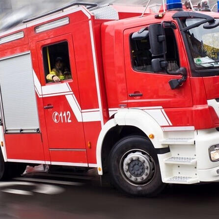 Aichach-Algertshausen: Lebensmittel-LKW geht in Flammen auf