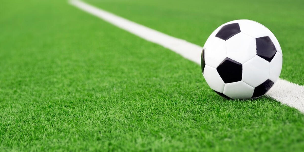 Manuel Hampp vom FC Königsbrunn erzielt den Bayerntreffer des Monats
