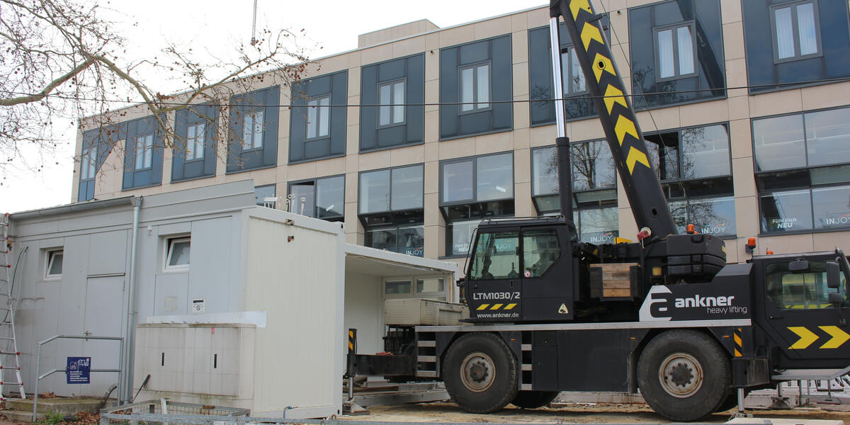 Container verschwinden langsam auf Augsburger Bahnhofsvorplatz - Einige bleiben aber noch