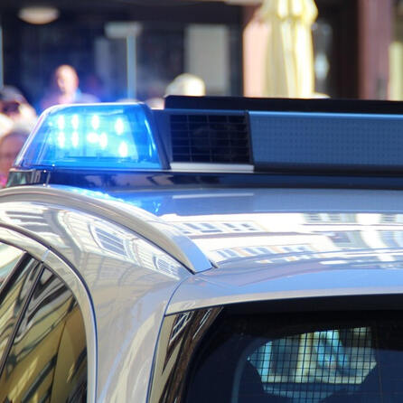 Homophober Angriff in Augsburg: Flüchtiger Verdächtiger in Gersthofen festgenommen