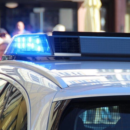 Homophober Angriff in Augsburg: Flüchtiger Verdächtiger in Gersthofen gefasst