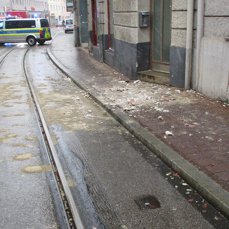 Nach Wintersturm in Augsburg bleibt Frauentorstraße gesperrt