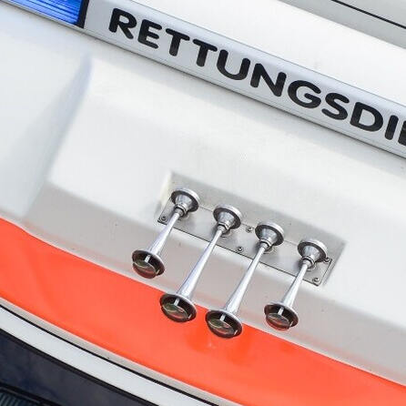Bobingen: Auto stürzt acht Meter tief in Kiesgrube