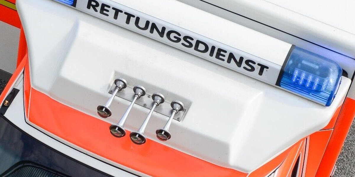 Bobingen: Auto stürzt acht Meter tief in Kiesgrube