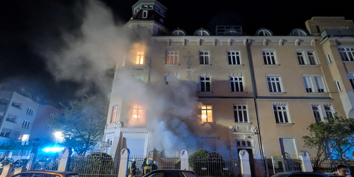 Großeinsatz wegen Kellerbrand in Augsburger Völkstraße