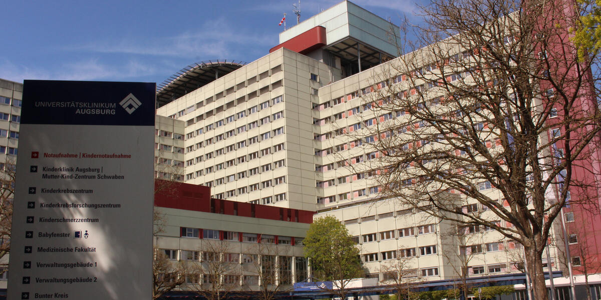 "Klinikpark retten" - Aktionstag an Augsburger Uniklinik gegen Baumfällungen