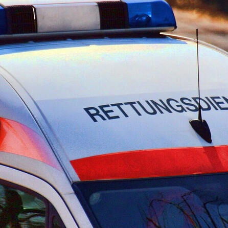 Meitingen: "Fliegender" Fahrradfahrer kracht in ein Auto