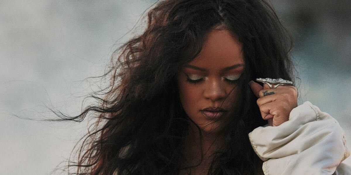 Rihanna enthüllt Babybauch!
