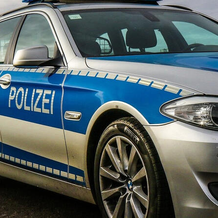 Räuber nimmt Paketbotin in Landsberg das Fahrzeug weg