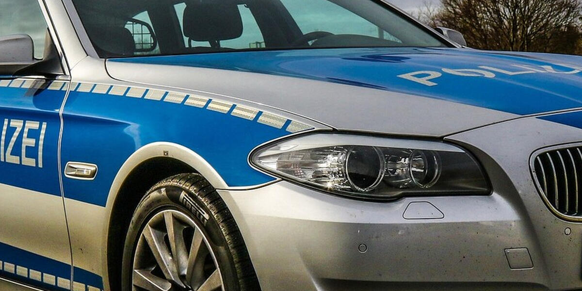 Räuber nimmt Paketbotin in Landsberg das Fahrzeug weg