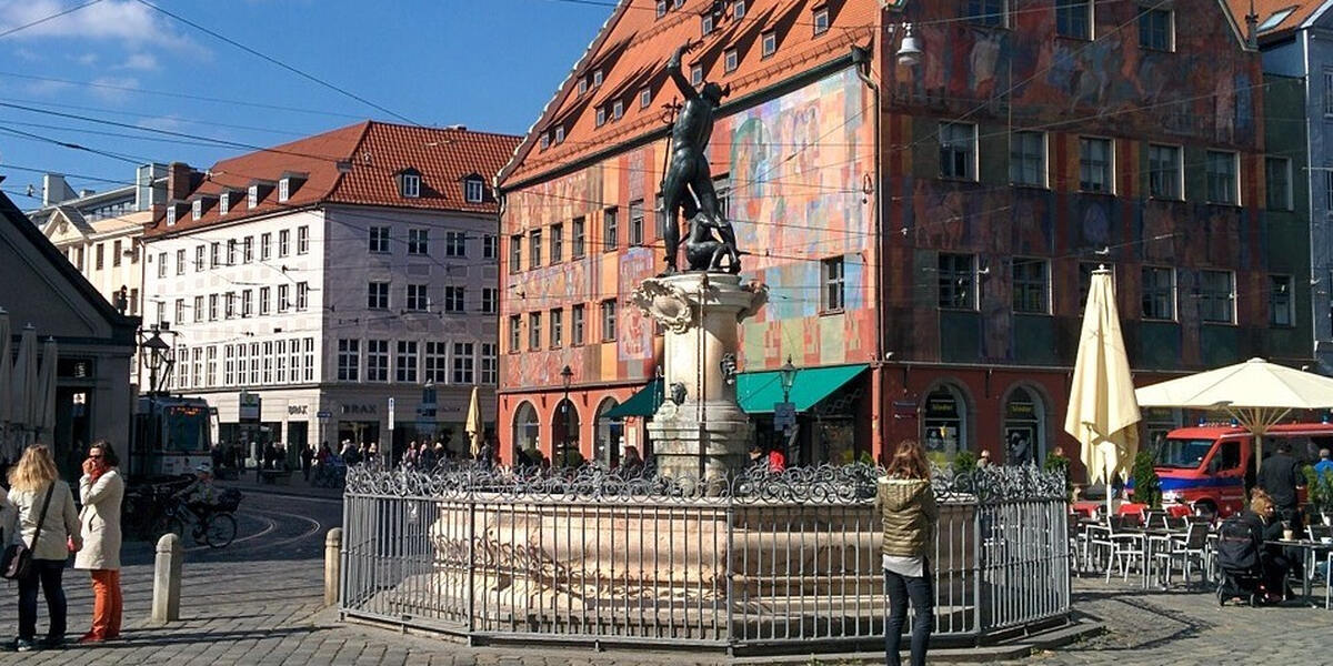 Bundeswehr-Infomobil in Augsburg auf dem Moritzplatz