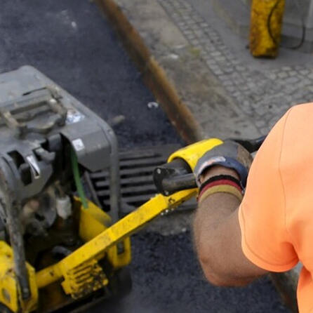Austausch von lärmschluckendem Asphalt geplant - Einige Hauptstraßen in Augsburg müssen saniert werden