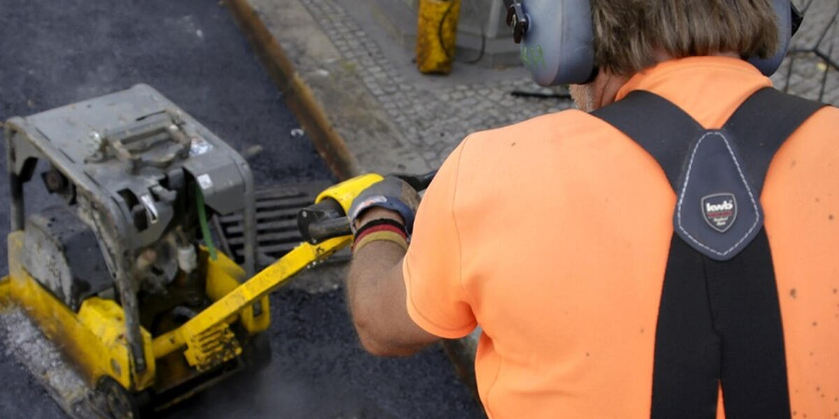 Austausch von lärmschluckendem Asphalt geplant - Einige Hauptstraßen in Augsburg müssen saniert werden