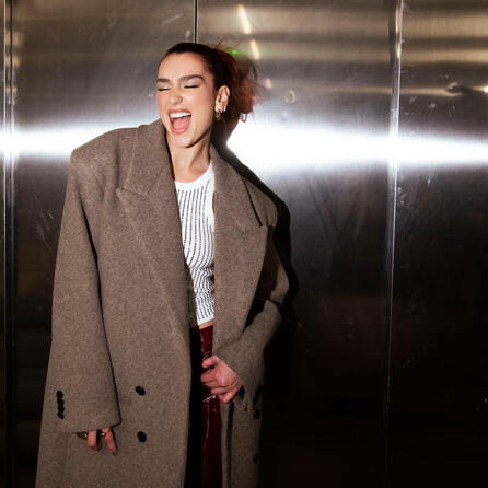 Dua Lipa singt auf Deutsch!