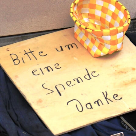 Benzinbettler ergaunert 200 Euro von Jugendlichem