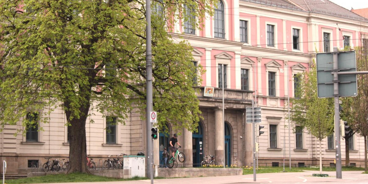 Prozess am Amtsgericht: Beinahe Mord durch Messerattacke am Königsplatz in Augsburg