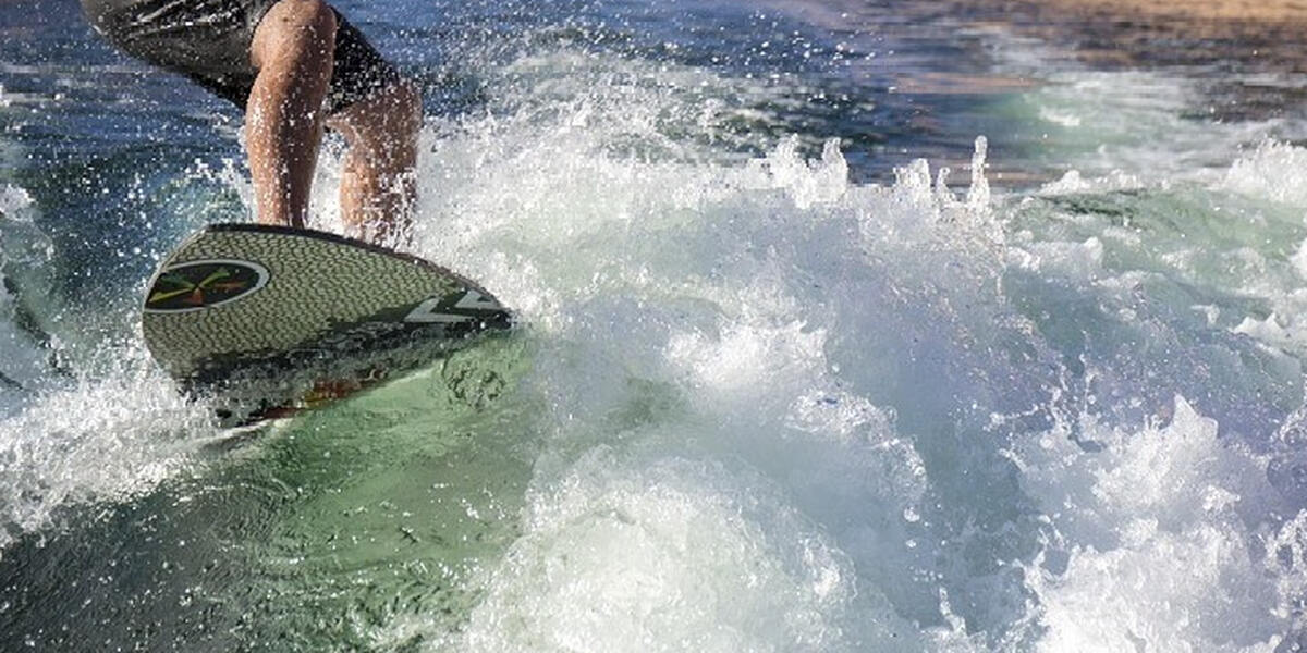Im Spätsommer startet die Augsburger Surfwelle