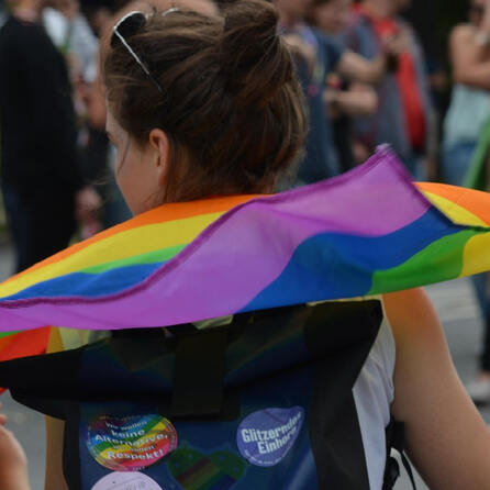 Enorme Sicherheitsmaßnahmen für CSD in Augsburg - Ärger durch Ausfall des ÖPNV