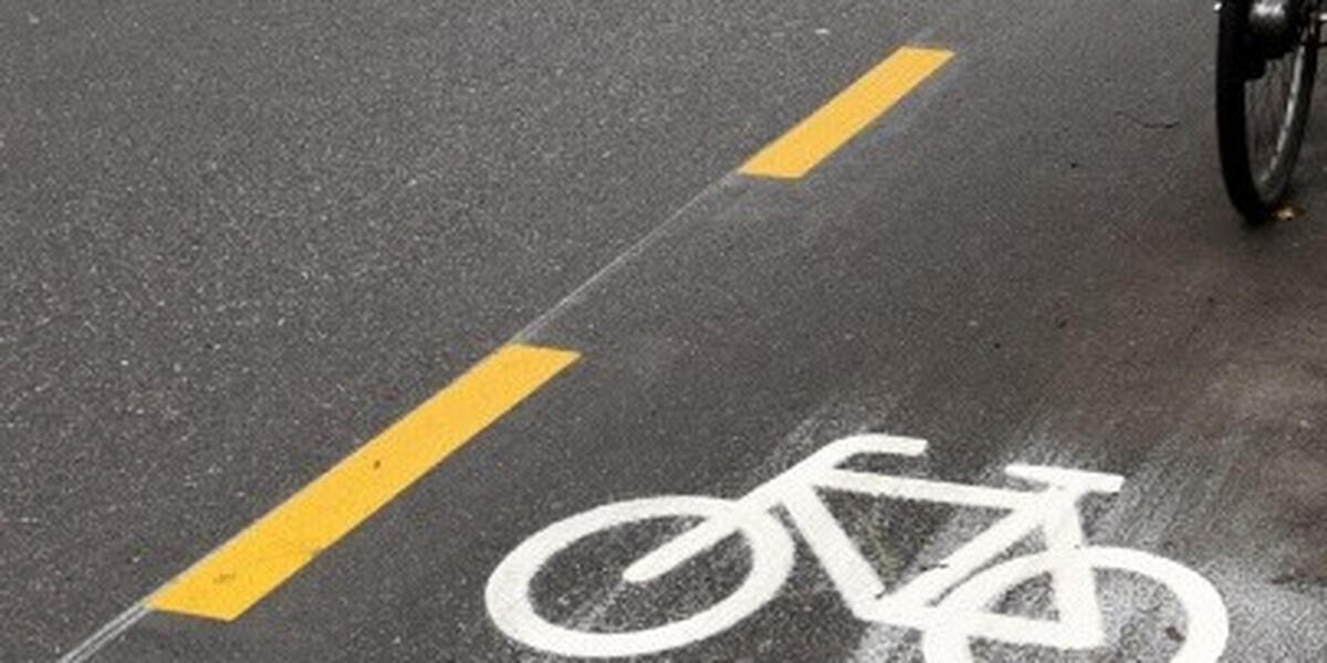Gute Nachrichten für Radfahrer in Augsburg: Die Schutzstreifen in der Kriegshaberstraße werden verewigt