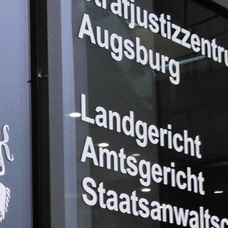 Hammerattacke auf Jugendlichen im Schlössle-Park in Pfersee jetzt in Augsburg vor Gericht