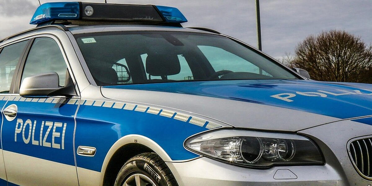 Radfahrer wird in Augsburg Oberhausen schwer verletzt: Tatverdächtig sind zwei Männer