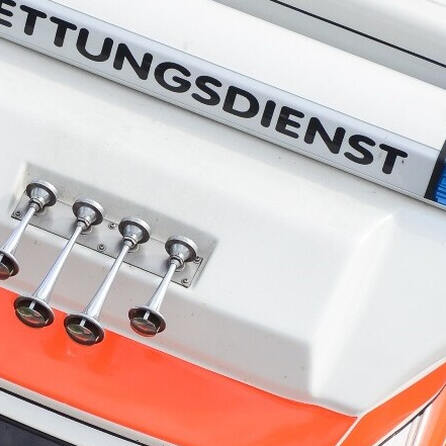 Marktoberdorf: Rückwärts fahrendes Auto verletzt Kleinkind schwer