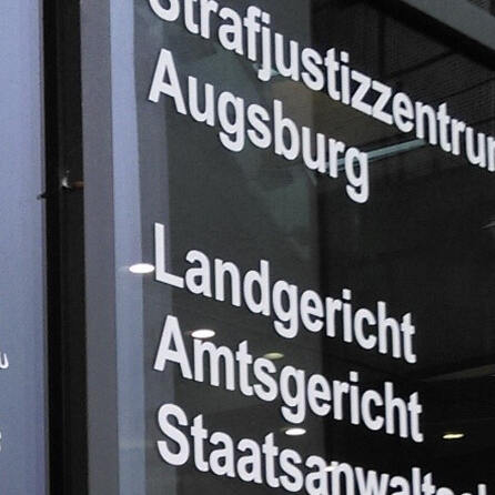 Prozessstart am Landgericht Augsburg: Misslungener Suizidversuch von Azubi bringt mehrfache Anklage