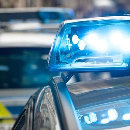 Massenschlägerei in Österreich: 150 Fans von FC Augsburg und 1860 München bewerfen sich mit Steinen und Flaschen