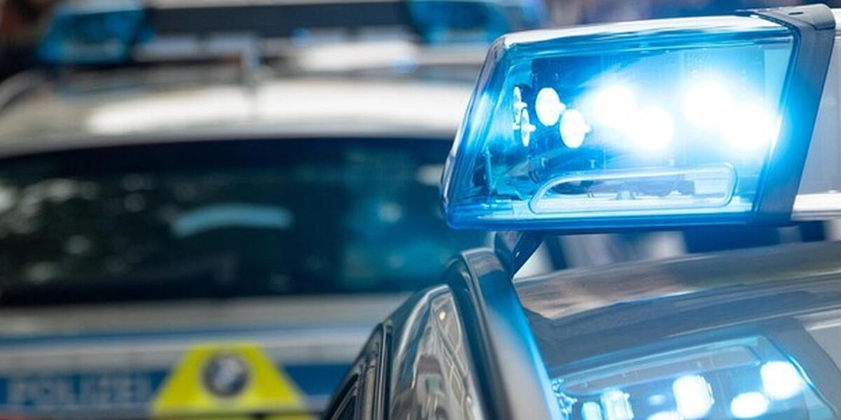 Massenschlägerei in Österreich: 150 Fans von FC Augsburg und 1860 München bewerfen sich mit Steinen und Flaschen