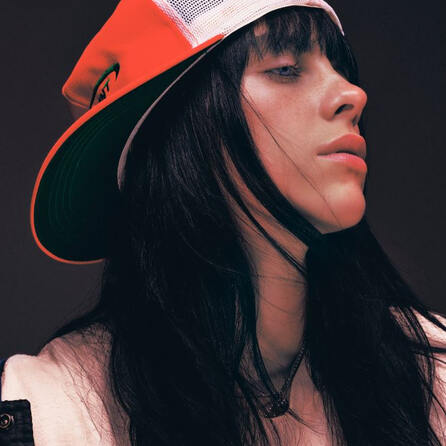 Billie Eilish bald im Kino