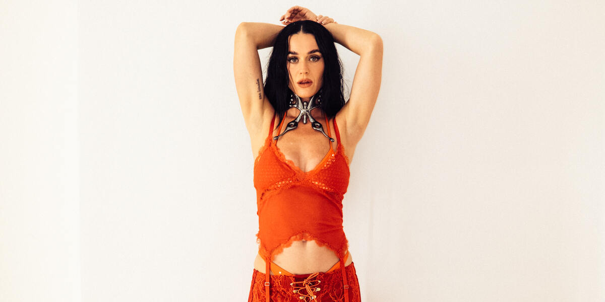 Katy Perry: Fast-Sturz vom fliegenden Schmetterling