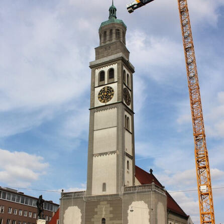 Spektakel am Augsburger Perlachturm: Dachkuppel wird heute abmontiert