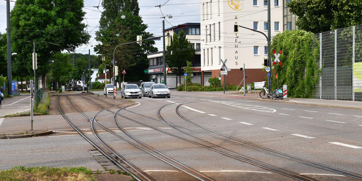 Ferienbaustelle in Augsburg: Tram-Weichen-Erneuerung im Alten Postweg