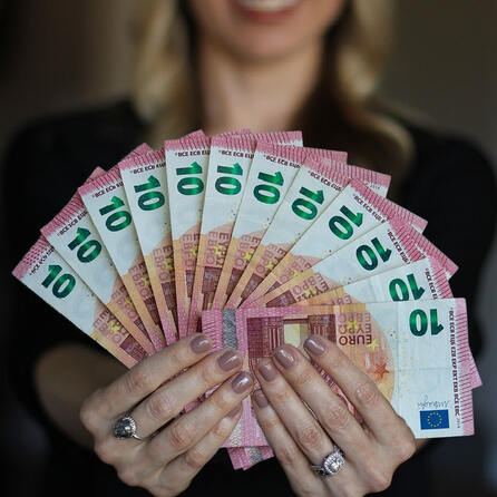 300 Euro für 3 Jahre: Top-Azubis in Augsburg haben Chance auf Stipendium