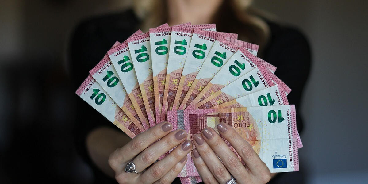 300 Euro für 3 Jahre: Top-Azubis in Augsburg haben Chance auf Stipendium