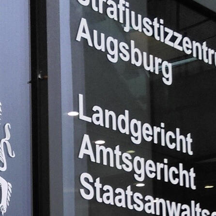 Staatskanzlei-Beamter wegen Betrugs in Augsburg vor Gericht