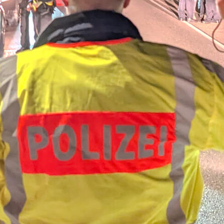 Motorradfahrer entzieht sich Polizeikontrolle in Augsburger Innenstadt und flüchtet zu Fuß